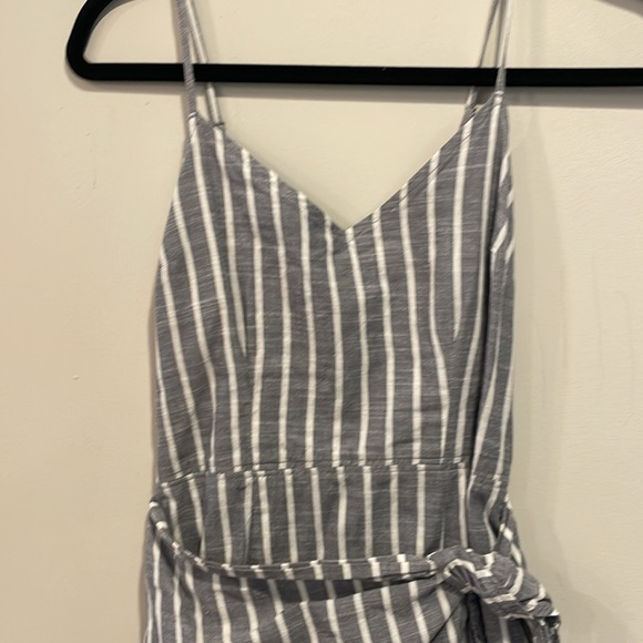 Abercrombie tied waist apron dress - blue and white stripe - linen blend - Picture 2 of 4